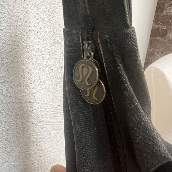 Large Lululemon Shoulder Bag Zippered Closure and Chunky Hardware Black - Picture 4 of 13